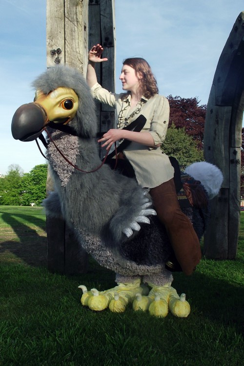 Jasmine’s Dodo puppet travels the world with the Dizzy O’Dare Theatre Company